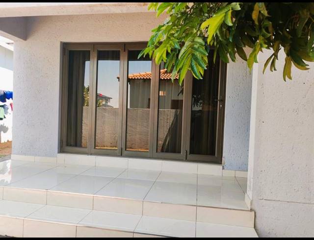 4 BEDROOM HOUSE FOR SALE IN WOODHILL ESTATE